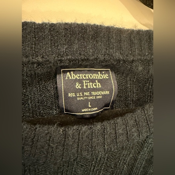Abercrombie & Fitch Women’s Navy Blue Pull Over Sweater Size L - Picture 4 of 6